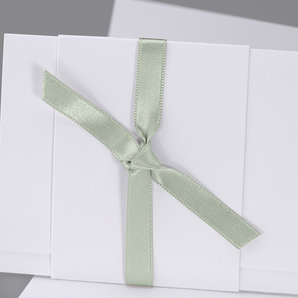 Amandelgroen satijnen lint 90 cm