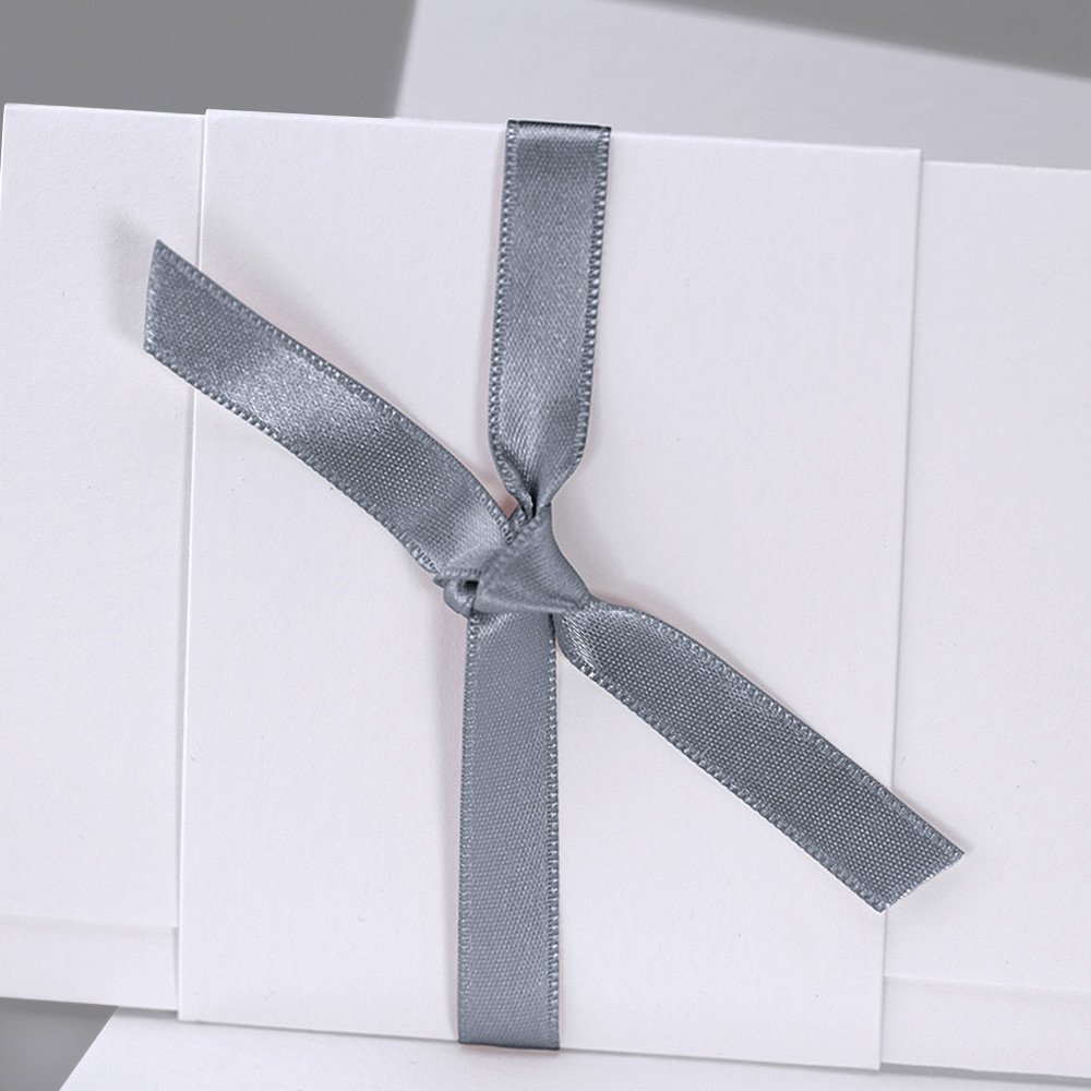 Grijs satijnen lint 90 cm
