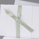 Amandelgroen satijnen lint 90 cm