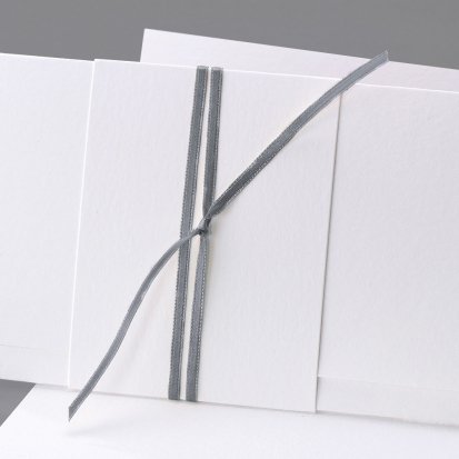 Grijs satijnen lint 90 cm