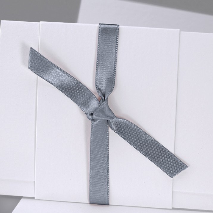 Grijs satijnen lint 90 cm